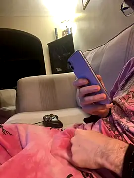 Snapshot of EE123458 chatting on 11.23.25 EE123458 online show from 11.23.25