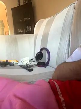 Snapshot of EE123458 chatting on 11.28.25 EE123458 online show from 11.28.25