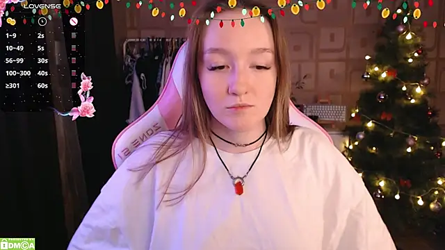 Snapshot of MoonlishSiren chatting on 12.21.24 MoonlishSiren online show from 12.21.24