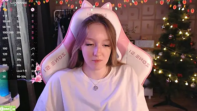 Snapshot of MoonlishSiren chatting on 12.23.24 MoonlishSiren online show from 12.23.24