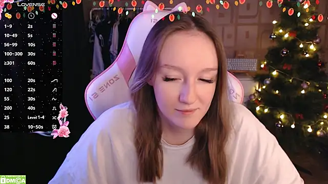 Snapshot of MoonlishSiren chatting on 12.24.24 MoonlishSiren online show from 12.24.24