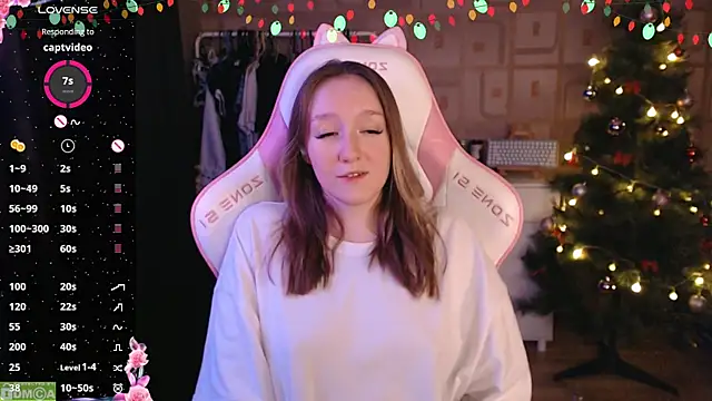 Snapshot of MoonlishSiren chatting on 12.25.24 MoonlishSiren online show from 12.25.24