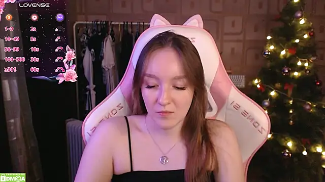 Snapshot of MoonlishSiren chatting on 01.09.25 MoonlishSiren online show from 01.09.25