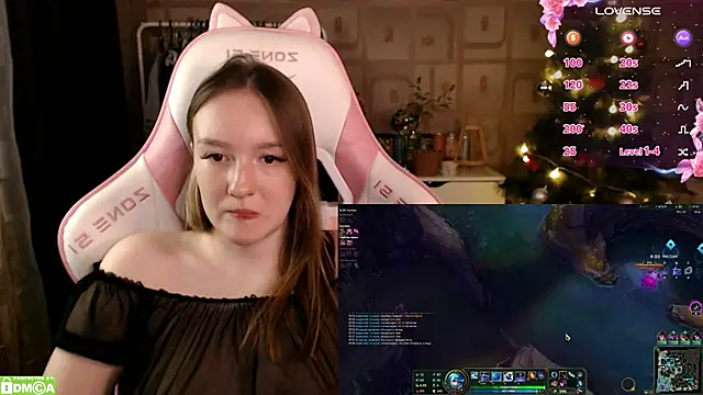 Snapshot of MoonlishSiren chatting on 01.12.25 MoonlishSiren online show from 01.12.25