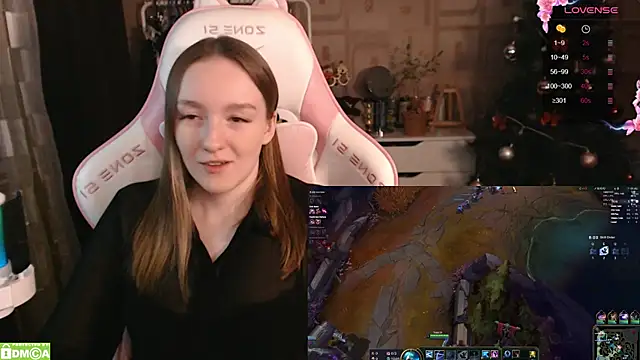 Snapshot of MoonlishSiren chatting on 01.21.25 MoonlishSiren online show from 01.21.25