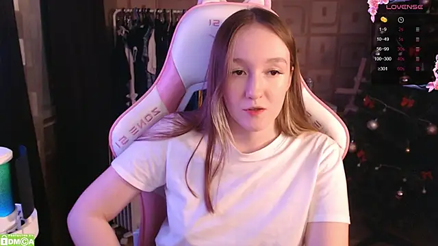 Snapshot of MoonlishSiren chatting on 01.26.25 MoonlishSiren online show from 01.26.25