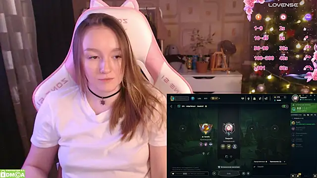 Snapshot of MoonlishSiren chatting on 01.31.25 MoonlishSiren online show from 01.31.25