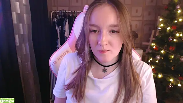 Snapshot of MoonlishSiren chatting on 01.31.25 MoonlishSiren online show from 01.31.25