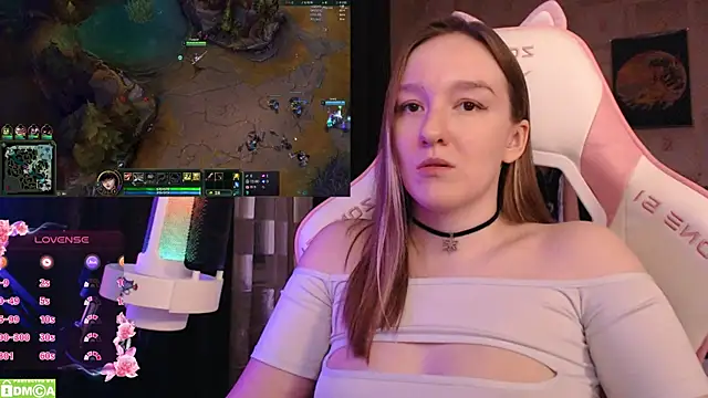 Snapshot of MoonlishSiren chatting on 02.12.25 MoonlishSiren online show from 02.12.25