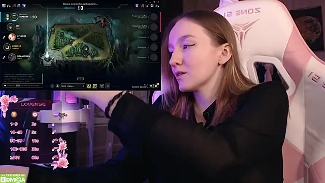 Snapshot of MoonlishSiren chatting on 02.14.25 MoonlishSiren online show from 02.14.25