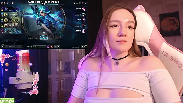 Snapshot of MoonlishSiren chatting on 02.16.25 MoonlishSiren online show from 02.16.25