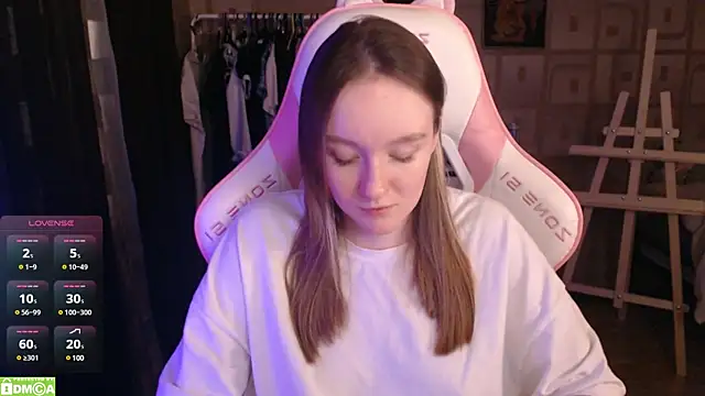 Snapshot of MoonlishSiren chatting on 03.15.25 MoonlishSiren online show from 03.15.25