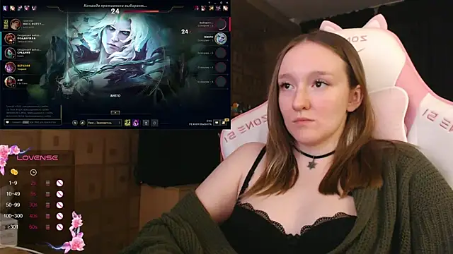 Snapshot of MoonlishSiren chatting on 09.08.25 MoonlishSiren online show from 09.08.25