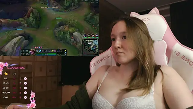 Snapshot of MoonlishSiren chatting on 09.15.25 MoonlishSiren online show from 09.15.25