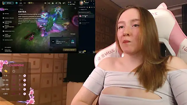 Snapshot of MoonlishSiren chatting on 10.03.25 MoonlishSiren online show from 10.03.25