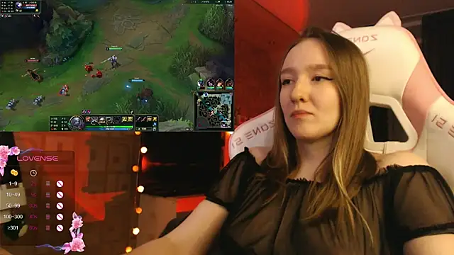 Snapshot of MoonlishSiren chatting on 10.24.25 MoonlishSiren online show from 10.24.25