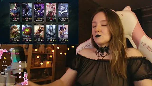 Snapshot of MoonlishSiren chatting on 10.31.25 MoonlishSiren online show from 10.31.25