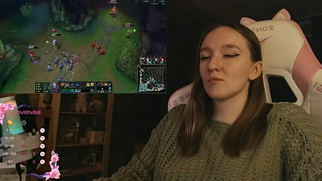 Snapshot of MoonlishSiren chatting on 11.02.25 MoonlishSiren online show from 11.02.25