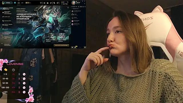 Snapshot of MoonlishSiren chatting on 12.20.25 MoonlishSiren online show from 12.20.25