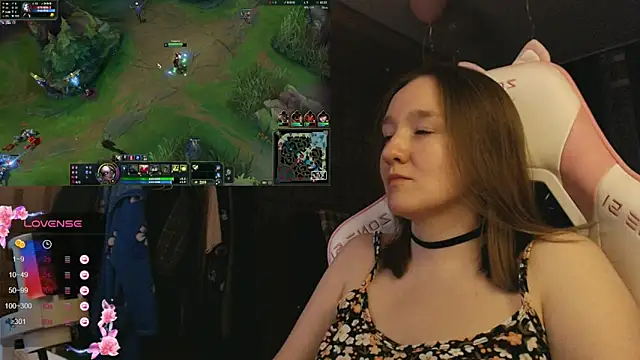 Snapshot of MoonlishSiren chatting on 01.12.26 MoonlishSiren online show from 01.12.26