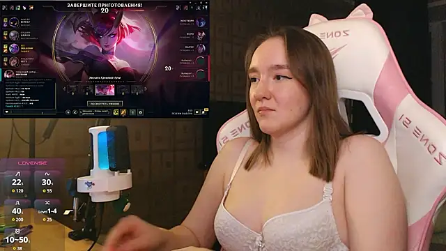 Snapshot of MoonlishSiren chatting on 02.13.26 MoonlishSiren online show from 02.13.26