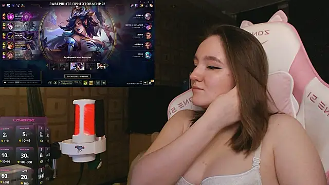 Snapshot of MoonlishSiren chatting on 02.25.26 MoonlishSiren online show from 02.25.26