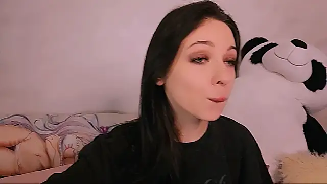 Snapshot of Only___Yours chatting on 12.15.24 Only Yours online show from 12.15.24