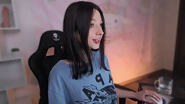 Snapshot of Only___Yours chatting on 03.14.25 Only Yours online show from 03.14.25