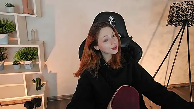 Snapshot of Only___Yours chatting on 02.04.26 Only Yours online show from 02.04.26