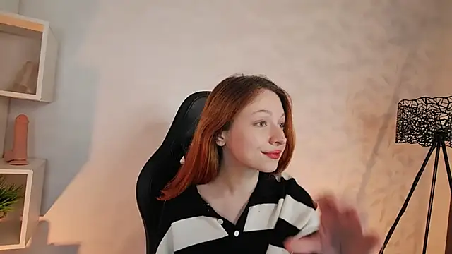 Snapshot of Only___Yours chatting on 02.11.26 Only Yours online show from 02.11.26