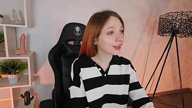 Snapshot of Only___Yours chatting on 03.02.26 Only Yours online show from 03.02.26