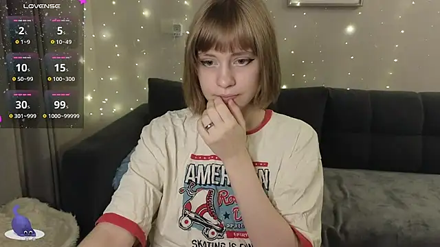 Snapshot of HermioneHHH chatting on 12.08.24 HermioneHHH online show from 12.08.24