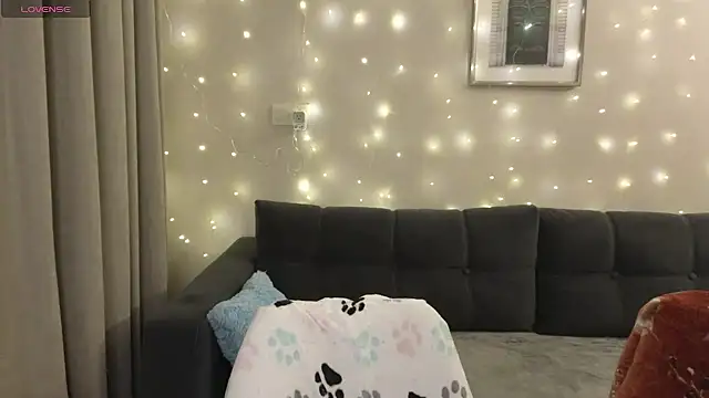 Snapshot of HermioneHHH chatting on 12.23.24 HermioneHHH online show from 12.23.24