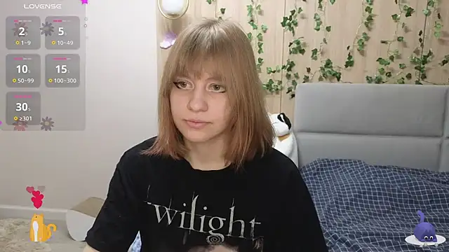 Snapshot of HermioneHHH chatting on 03.22.25 HermioneHHH online show from 03.22.25