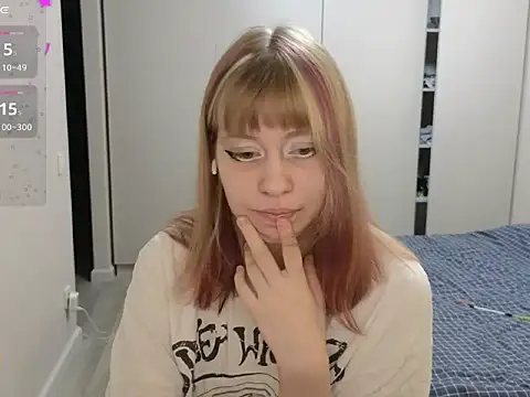 Snapshot of HermioneHHH chatting on 10.07.25 HermioneHHH online show from 10.07.25