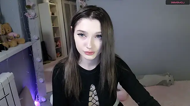 White kitty01 online show from 12.07.24