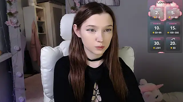 White kitty01 online show from 01.10.25