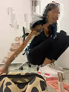 Snapshot of MelodyBliss chatting on 02.26.26 MelodyBliss online show from 02.26.26