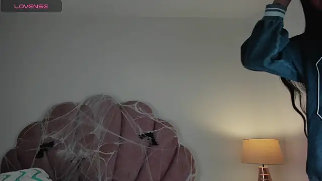 Nicole Paradise online show from 10.15.25