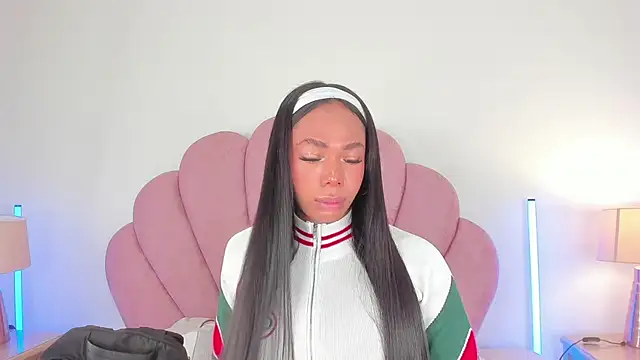 Nicole Paradise online show from 03.26.26