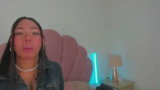 Nicole Paradise online show from 04.10.26