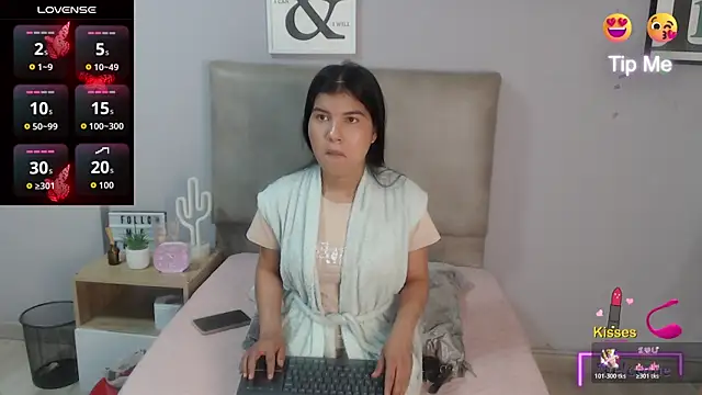 Snapshot of SophiaMeyerst chatting on 04.28.26 SophiaMeyerst online show from 04.28.26
