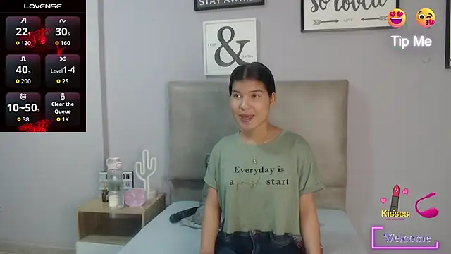Snapshot of SophiaMeyerst chatting on 05.02.26 SophiaMeyerst online show from 05.02.26