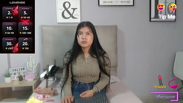 Snapshot of SophiaMeyerst chatting on 05.13.26 SophiaMeyerst online show from 05.13.26
