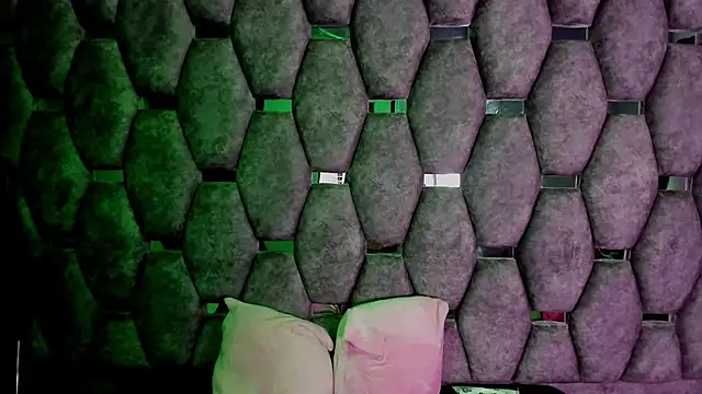 Snapshot of Aurora_18 chatting on 11.21.25 Aurora 18 online show from 11.21.25