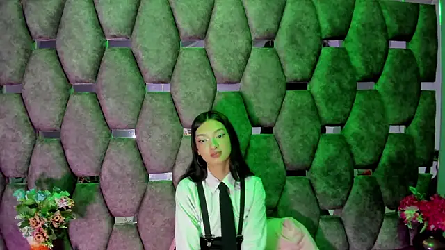 Aurora 18 online show from 12.18.25