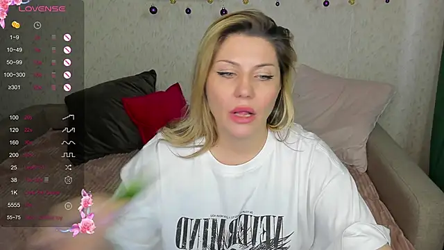 Snapshot of fucking_punishment chatting on 12.13.24 fucking punishment online show from 12.13.24