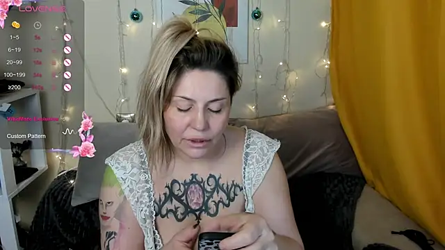 Snapshot of fucking_punishment chatting on 01.01.25 fucking punishment online show from 01.01.25