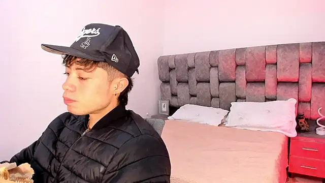 Snapshot of MarcusCollinss_ chatting on 12.04.24 MarcusCollinss online show from 12.04.24