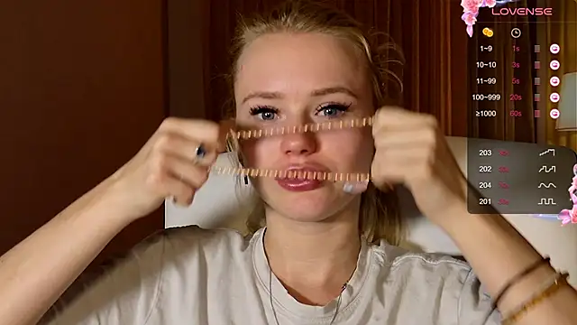 LexieLoree online show from 12.22.24